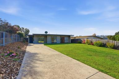 House For Lease - TAS - New Norfolk - 7140 - A Cozy Home  (Image 2)