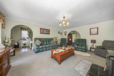 House For Sale - NSW - Tumut - 2720 - Comfort, Space & Entertaining Excellence (Image 2)