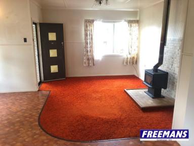 House For Lease - QLD - Kingaroy - 4610 - CONVENIENT LOCATION WITH SHED SPACE  (Image 2)