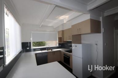 Unit For Lease - NSW - Inverell - 2360 - Modern 2 Bedroom Apartment in Quiet Complex  (Image 2)