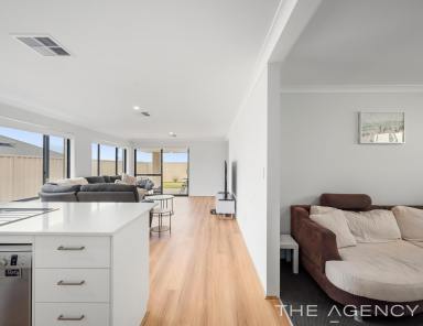 House For Sale - WA - Anketell - 6167 - LIKE BRAND NEW  (Image 2)