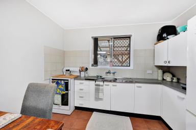 House For Sale - QLD - Kepnock - 4670 - Huge Investment Opportunity!  (Image 2)