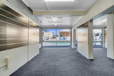 Showrooms/Bulky Goods For Lease - QLD - Toowoomba City - 4350 - Outstanding Showroom in a Outstanding Location  (Image 2)