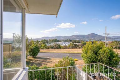 House For Lease - TAS - Claremont - 7011 - Comfortable Family Living in the Heart of Claremont  (Image 2)