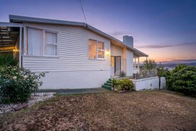 House For Lease - TAS - Claremont - 7011 - New Carpets & Blind are being installed  (Image 2)