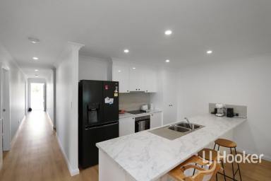 Duplex/Semi-detached For Lease - NSW - Inverell - 2360 - Modern Semi-New Duplex Living In A Prime Family Location (Image 2)
