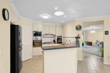 House For Sale - VIC - Strathfieldsaye - 3551 - Spacious family living with side access, shed and exceptional outdoor entertaining  (Image 2)