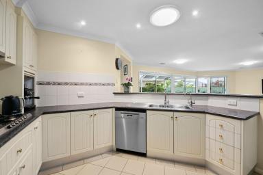 House For Sale - VIC - Strathfieldsaye - 3551 - Spacious family living with side access, shed and exceptional outdoor entertaining  (Image 2)