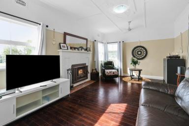 House For Sale - NSW - Raymond Terrace - 2324 - CHARMING CHARACTER HOME IN CENTRAL LOCATION!  (Image 2)