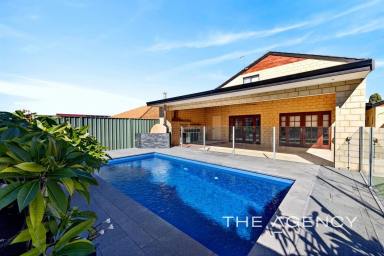 House For Sale - WA - Heathridge - 6027 - HIGH & HANDSOME WITH ALL THE "I WANTS"  (Image 2)