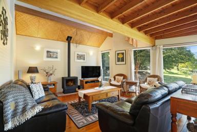 House Auction - NSW - Kangaroo Valley - 2577 - Cloud 9 Chalet - In Beautiful Upper Kangaroo River  (Image 2)