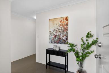 House For Sale - WA - Mandurah - 6210 - 225sqm. And parkland at the end of the street.  (Image 2)