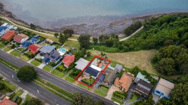 House For Lease - NSW - Lake Heights - 2502 - Lakeside Family Living with Stunning Water Views  (Image 2)