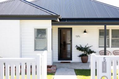 House For Sale - VIC - North Bendigo - 3550 - Contemporary Luxury Period Charm (Image 2)