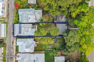 House For Sale - NSW - Maitland - 2320 - FULLY RENOVATED ENTERTAINER IN THE HEART OF MAITLAND (Image 2)