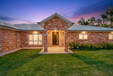 House For Sale - VIC - Irymple - 3498 - A Showstopping Irymple Entertainer on 2,196sqm (Image 2)