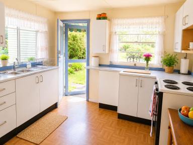 House For Lease - NSW - Bonalbo - 2469 - Quaint 3 Bedroom Cottage with Rural Views (Image 2)