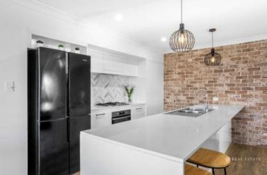 House For Lease - QLD - Zilzie - 4710 - Family Home in Seaspray Estate  (Image 2)