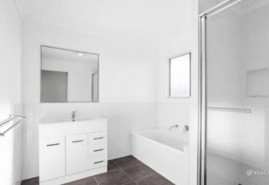 House For Lease - QLD - Zilzie - 4710 - Family Home in Seaspray Estate  (Image 2)