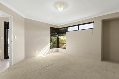 House For Sale - WA - Lakelands - 6180 - Spacious Family Living in the Heart of Lakelands  (Image 2)