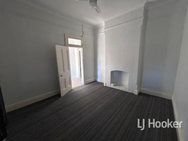 House For Lease - NSW - Inverell - 2360 - Charming Brick Home On George Street (Image 2)