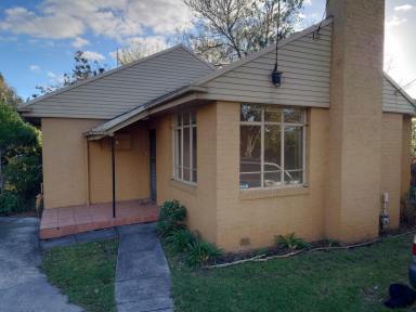 House Leased - VIC - Ashwood - 3147 - Spacious rennovated 3BR brick house  (Image 2)