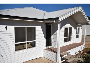 House Leased - SA - Mannum - 5238 - Stunning Uninterrupted Waterfront Views  (Image 2)