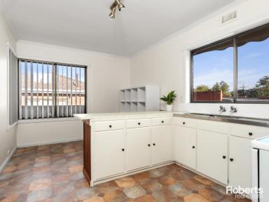 House For Lease - TAS - Newnham - 7248 - CHARMING 3 BEDROOM BRICK HOME (Image 2)