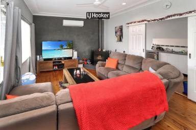 House For Lease - NSW - Inverell - 2360 - Spacious Ross Hill Family Home with Shed (Image 2)