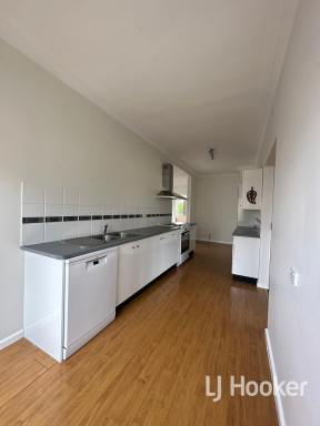 House Leased - NSW - Inverell - 2360 - Spacious Ross Hill Family Home with Shed (Image 2)