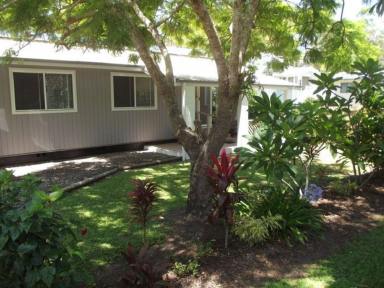 House For Sale - QLD - Macleay Island - 4184 - 3 bedroom home footsteps to beach and boat ramp  (Image 2)