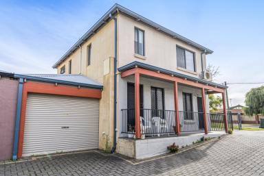 House For Sale - WA - Dudley Park - 6210 - HEART OF THE ACTION  (Image 2)