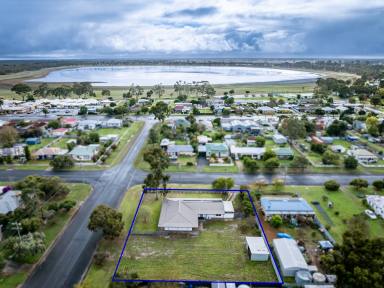 House For Sale - VIC - Edenhope - 3318 - The Complete Family Package Close to Lake Wallace  (Image 2)