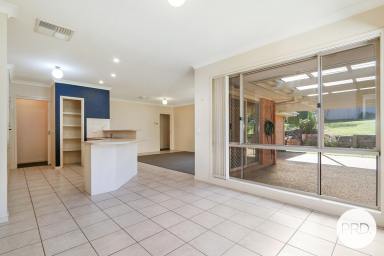 House For Sale - NSW - Glenroy - 2640 - DESIRABLE NORRIS PARK ADDRESS  (Image 2)