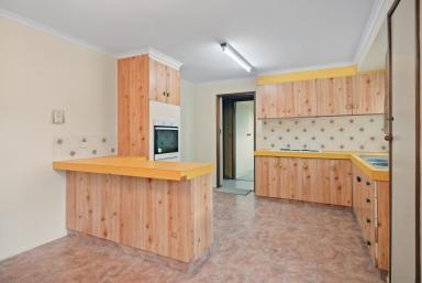 House For Lease - QLD - Centenary Heights - 4350 - LARGE FAMILY HOME BOASTING CHARACTER AND CHARM! (Image 2)