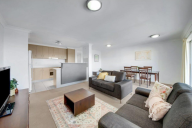 Unit For Lease - QLD - Barney Point - 4680 - BEACH SIDE APARTMENT LIVING - MODERN, SPACIOUS & CONVENIENT (Image 2)