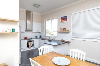 House For Lease - VIC - Dunkeld - 3294 - Spacious Family Home with Stunning Grampians Views (Image 2)