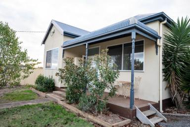 House For Lease - VIC - Dunkeld - 3294 - Spacious Family Home with Stunning Grampians Views  (Image 2)