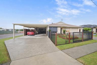 House For Sale - NSW - Karuah - 2324 - THE ULTIMATE ENTERTAINER'S OASIS (Image 2)
