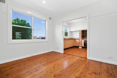 House For Lease - NSW - Raymond Terrace - 2324 - CHARMING HOME CLOSE TO CBD! (Image 2)