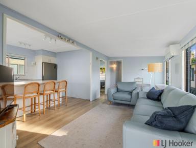 House For Sale - NSW - Batehaven - 2536 - Holiday Cabin NRMA Holiday Park with direct access to Corrigans Beach! Pet Friendly !  (Image 2)