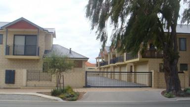 Townhouse For Lease - WA - Mandurah - 6210 - PRIVATE TOWNHOUSE FOR LEASE BY OWNER IN CENTRAL MANDURAH, WA 6210 $650/WEEK (Image 2)