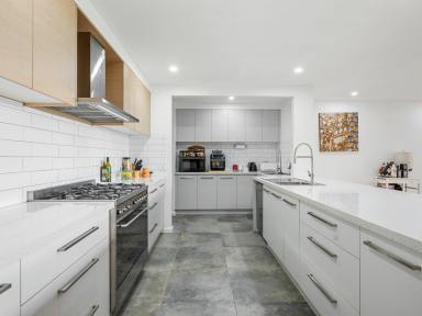 House For Sale - VIC - Nicholson - 3882 - CUSTOM BUILT, MODERN COMFORT & READY TO MOVE STRAIGHT IN  (Image 2)