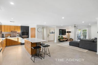 House For Sale - WA - Hillarys - 6025 - Laid-Back Luxury Wrapped in Nature!  (Image 2)