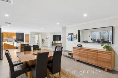House For Sale - WA - Hillarys - 6025 - Laid-Back Luxury Wrapped in Nature! (Image 2)