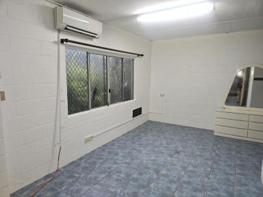 Flat For Lease - QLD - Ingham - 4850 - AVAILABLE NOW 2 Bedroom unique flat $300 per week.  (Image 2)