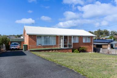 House For Sale - TAS - Somerset - 7322 - Neat family home in sought after Somerset  (Image 2)