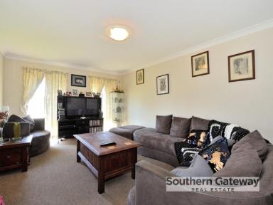 House For Sale - WA - Cooloongup - 6168 - AFFORDABLE BRICK & TILE FAMILY HOME  (Image 2)