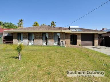 House For Sale - WA - Cooloongup - 6168 - AFFORDABLE BRICK & TILE FAMILY HOME  (Image 2)