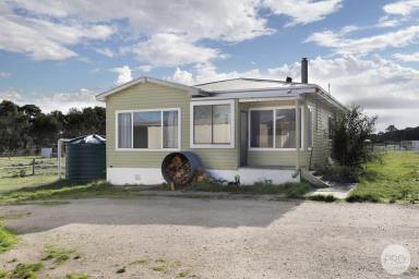 House For Sale - VIC - Snake Valley - 3351 - Rural Living Property On Approximately 10 Acres!  (Image 2)